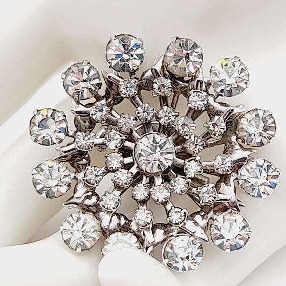 Vintage 1950s Clear Rhinestone Flower Three Dimensional Brooch - Picture 4 of 8